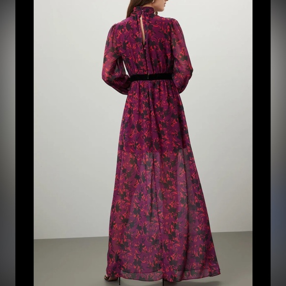 Chic Long Sleeve Floral Dress in Red and Black - Picture 5 of 16